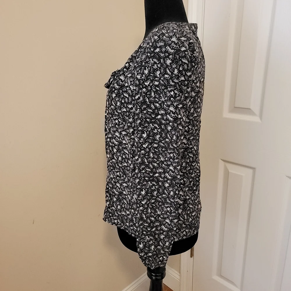 Gerard Darel Black, Gray, White Print Silk Long Sleeve Blouse Size 38 (US 6) - Picture 3 of 7